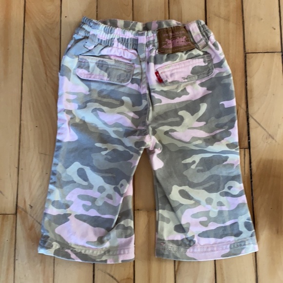 LEVIS Pink CAMO Jeans… EUC!!! - Picture 2 of 4